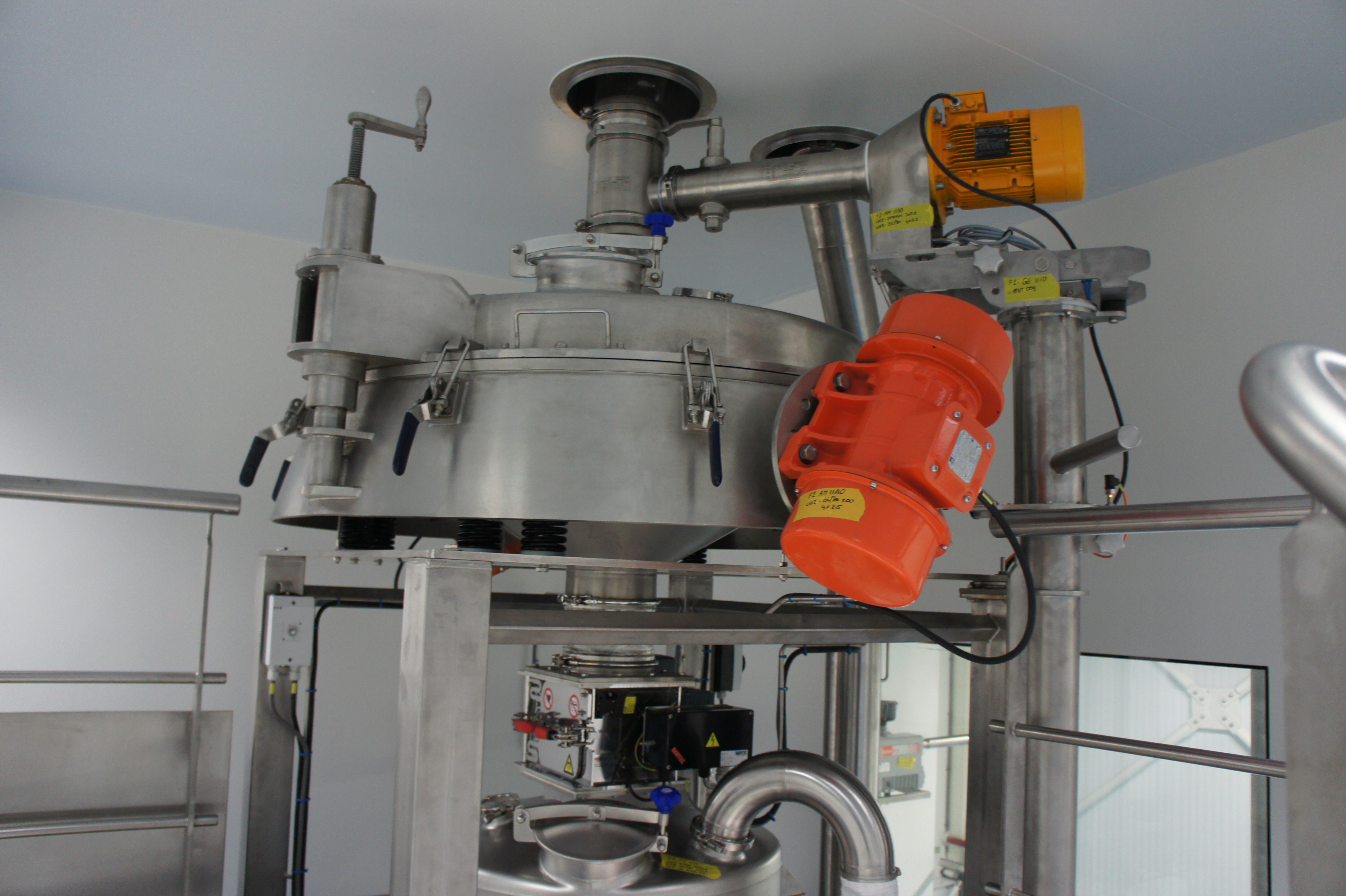 Gyratory (vlak) zeefmachine GSC 1200 in-line in een productie proces